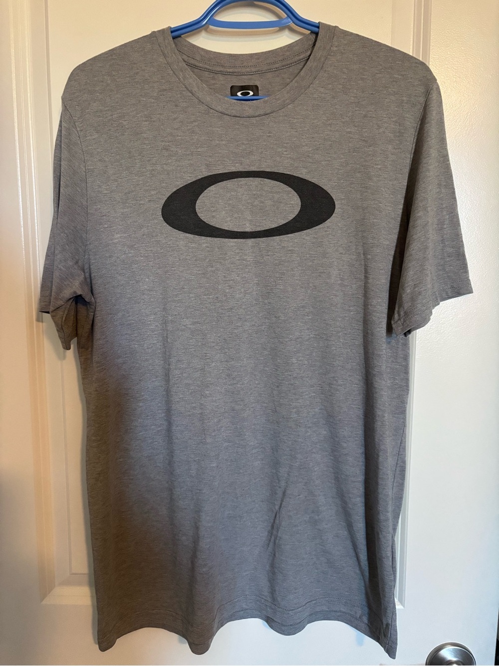 Oakley Performance Fit Men's Gray Logo T-Shirt Black logo